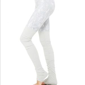 Alo Goddess legging Python. Size Large. New.